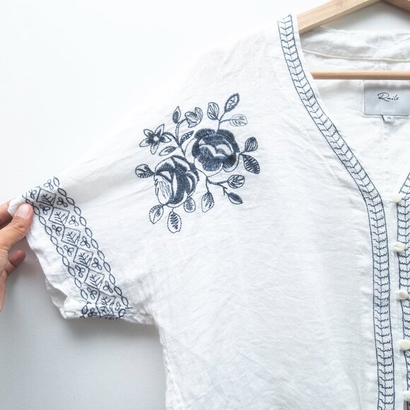 Rails White Linen Embroidered Top Floral - Picture 4 of 8
